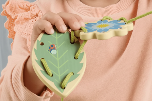 Fisher-Price Wooden Lacing Garden - Juego de Enhebrar de Madera